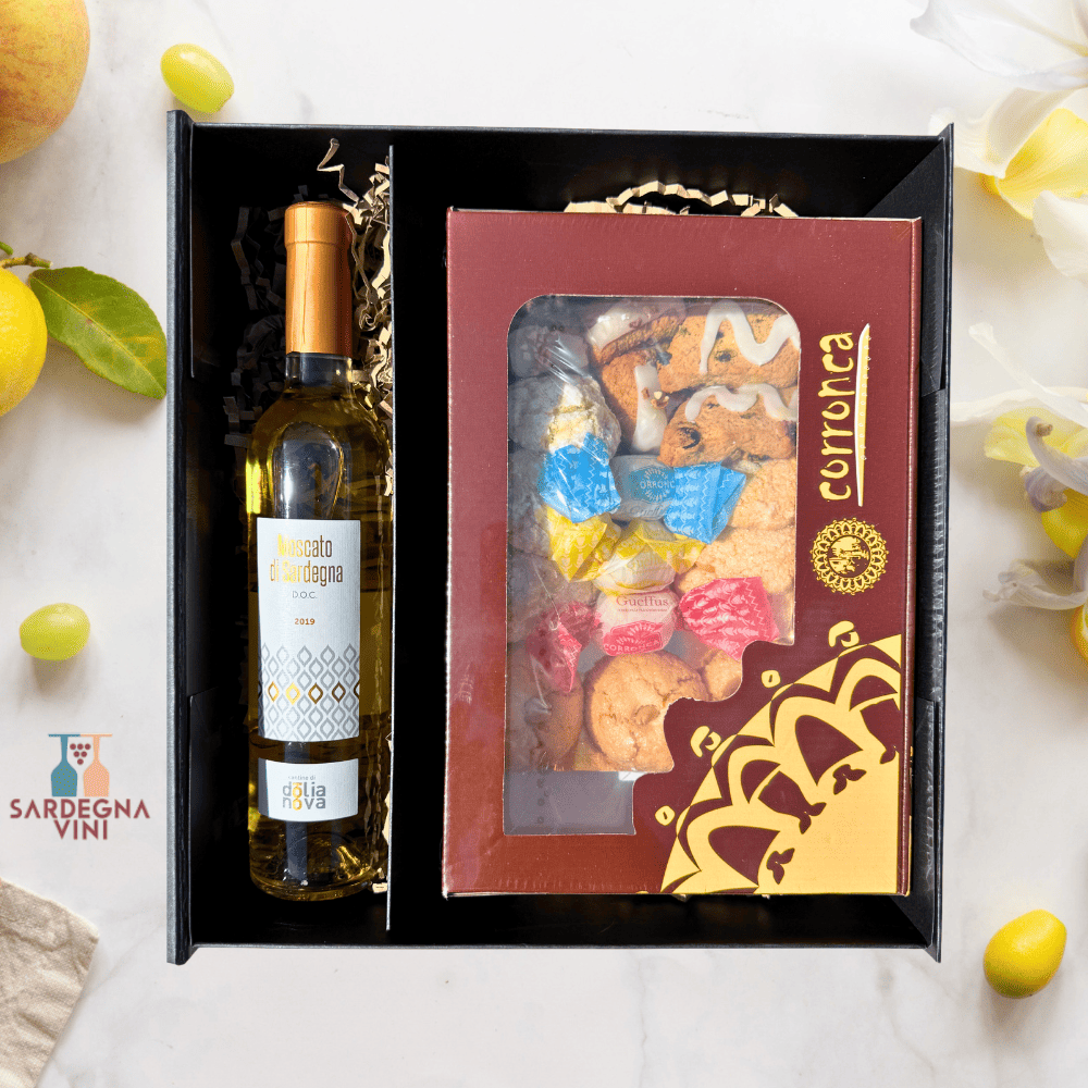 Gift box featuring Sardegnavini Dolci & Moscato, elegantly packaged with sweets and a bottle of wine.