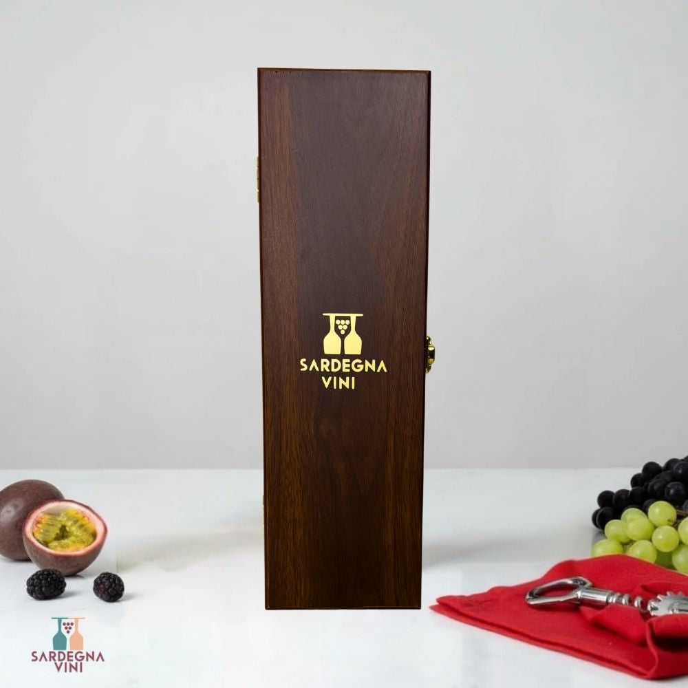 Confezione regalo Sardegnavini con 2 accessori, elegante design e dettagli raffinati per un regalo speciale.