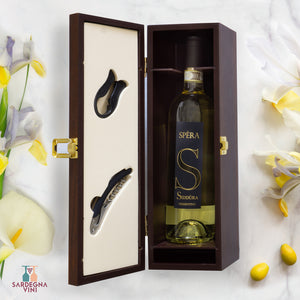 
            
                Load image into Gallery viewer, Gift Box with Wine Accessories
            
        