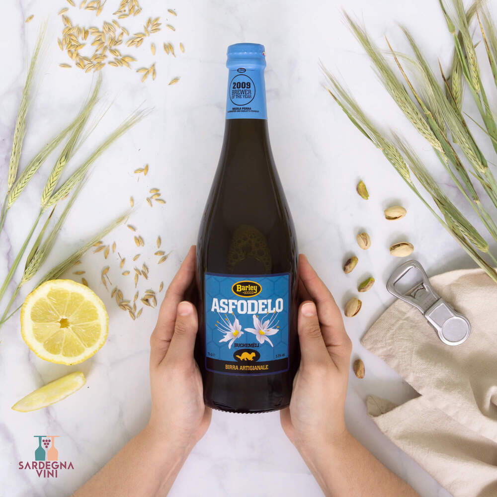 Amber ale in a bottle with honey, showcasing Birra Asfodelo by Birrificio Barley.