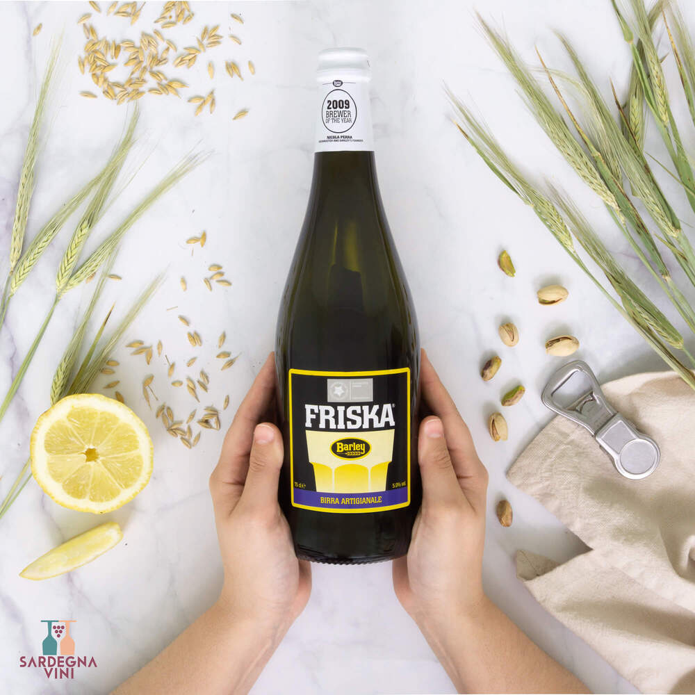 Birra Friska Barley Bière Blanche from Birrificio Barley in a glass, showcasing a pale, cloudy appearance and frothy head.