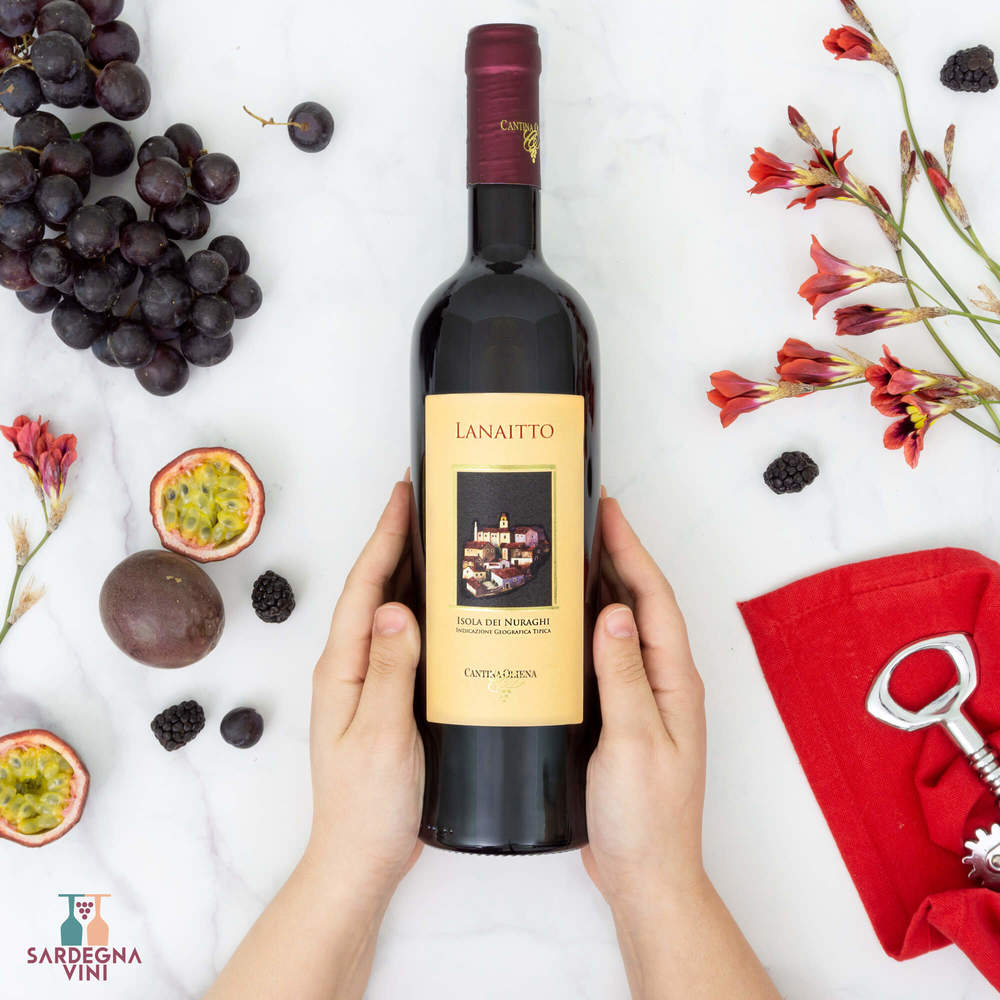 Bottle of Cantina di Oliena's Lanaitto Isola dei Nuraghi 2022 Vino Rosso with a rich red color and elegant label design.