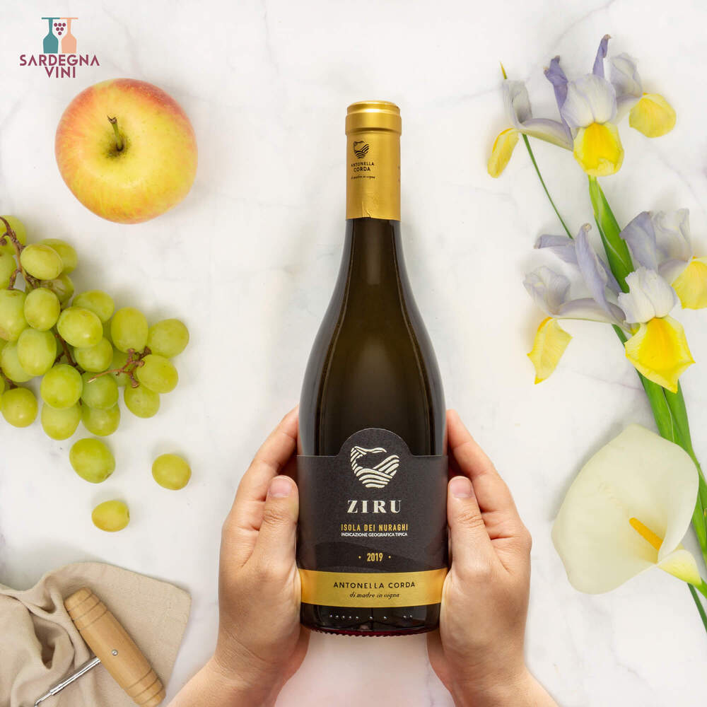 Ziru IGT Vermentino in Anfora Corda BIO 2021 bottle, showcasing its unique design and organic wine label.